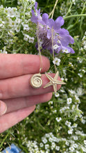Load image into Gallery viewer, Gold 9ct Ammonite Shell Necklace