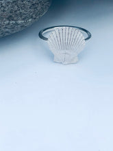Load image into Gallery viewer, Silver Scallop Shell Ring
