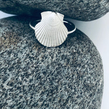 Load image into Gallery viewer, Silver Scallop Shell Ring