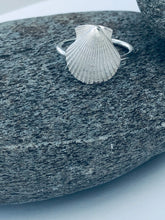 Load image into Gallery viewer, Silver Scallop Shell Ring