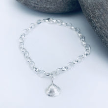 Load image into Gallery viewer, Silver Walberswick Clam Chain Bracelet