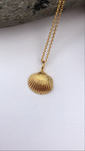 Load image into Gallery viewer, Gold Bawdsey Clam Shell Necklace
