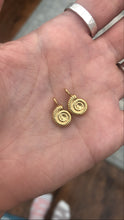 Load image into Gallery viewer, Gold Ammonite Shell Necklace