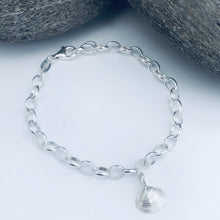 Load image into Gallery viewer, Silver Walberswick Clam Chain Bracelet