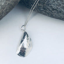 Load image into Gallery viewer, Silver Cornish Mussel Necklace