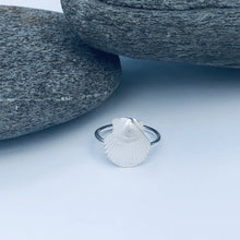 Load image into Gallery viewer, Silver Scallop Shell Ring