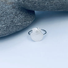 Load image into Gallery viewer, Silver Scallop Shell Ring