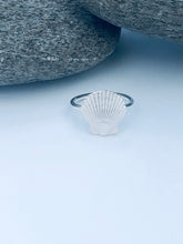 Load image into Gallery viewer, Silver Scallop Shell Ring