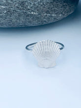 Load image into Gallery viewer, Silver Scallop Shell Ring
