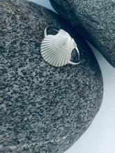 Load image into Gallery viewer, Silver Scallop Shell Ring
