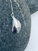 Load image into Gallery viewer, Silver Cornish Mussel Necklace