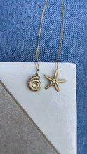 Load image into Gallery viewer, Gold 9ct Ammonite Shell Necklace
