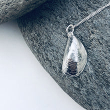 Load image into Gallery viewer, Silver Cornish Mussel Necklace
