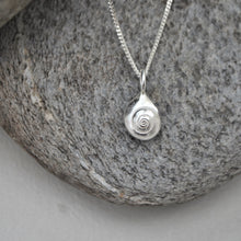 Load image into Gallery viewer, Silver Woodbridge Shell Necklace